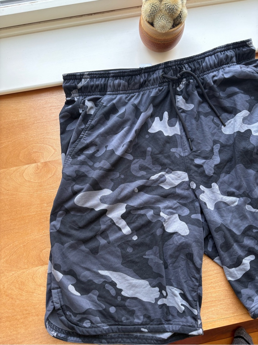 Reebok Men’s Black & Gray Camo Athletic Shorts - Picture 9 of 15